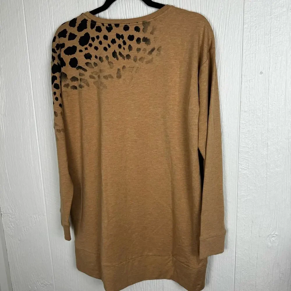 Chico's Zenergy Cheetah Print Head Face Sweater Size 1 or U.S. 8/10 Crew Neck